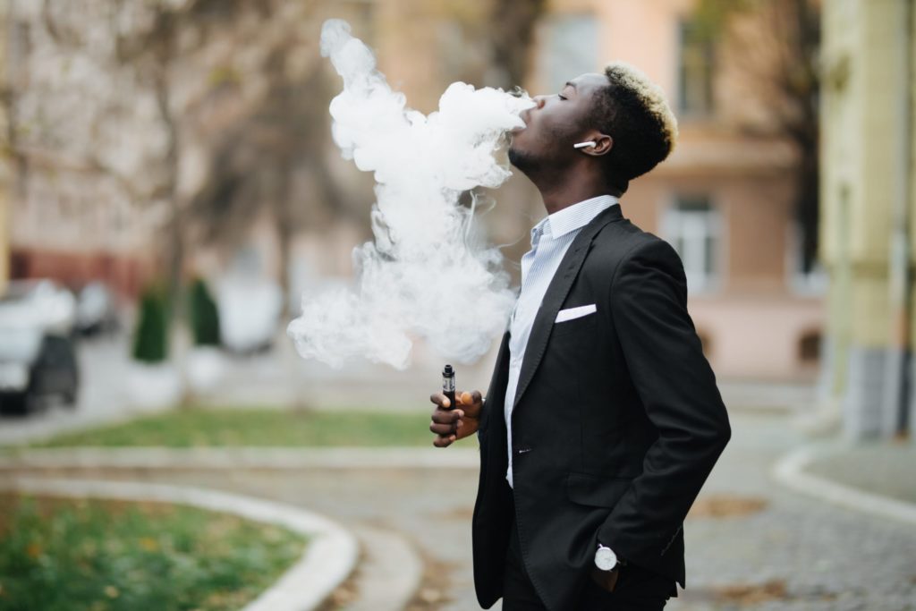 5 benefits of vaping instead of smoking that we all must know! Guides